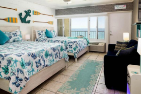 Beachfront with Free BEACH Service!Private balcony